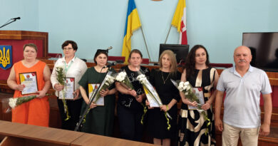 ПРИВІТАЛИ ДЕРЖСЛУЖБОВЦІВ